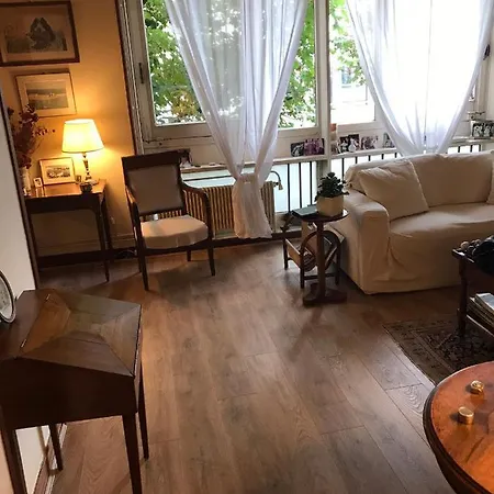 A Typical Parisian Flat For All Parisien Lovers/business פריז